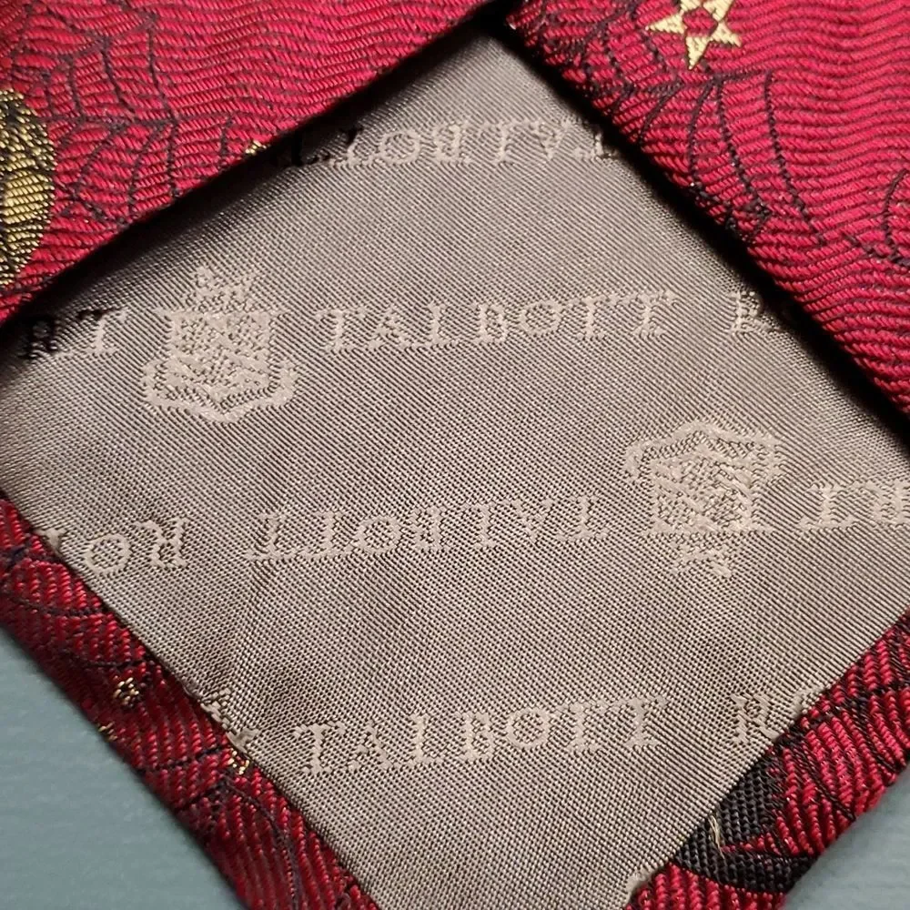 ROBERT TABOLTT mens silk tie Hand sewn. HALLOWEEN CATS. RED, BLACK AND GOLD. NWT